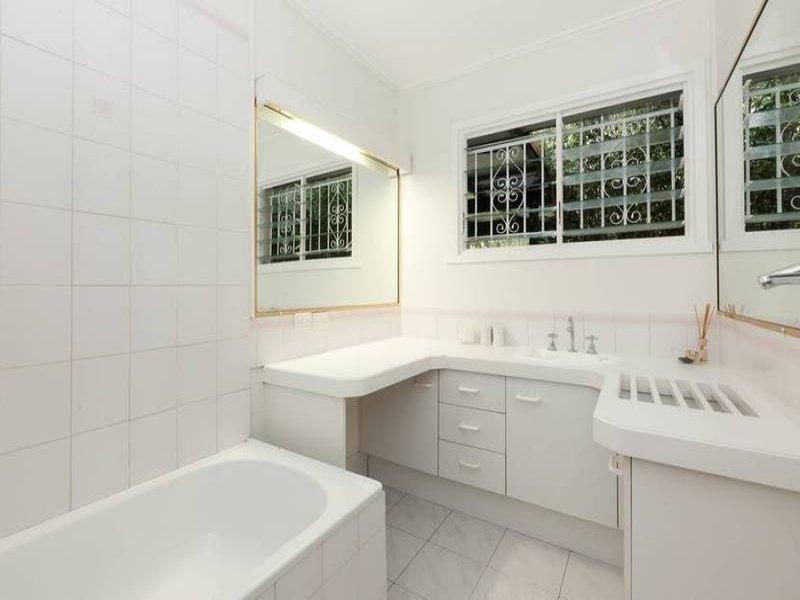 14 Biplex Street, Mansfield QLD 4122