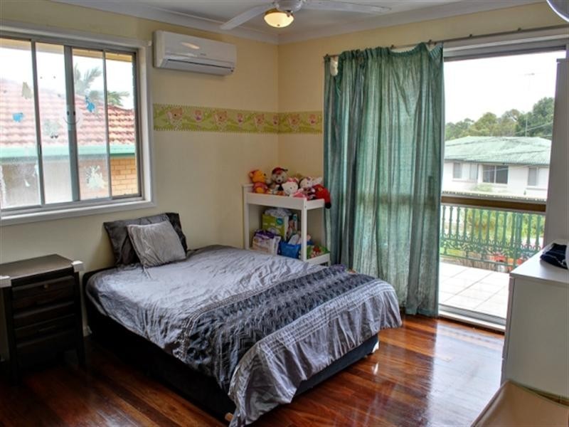 18 Morialta Street, Mansfield QLD 4122