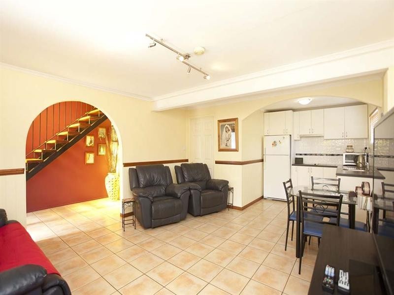 11 Thornhill Street, Springwood QLD 4127