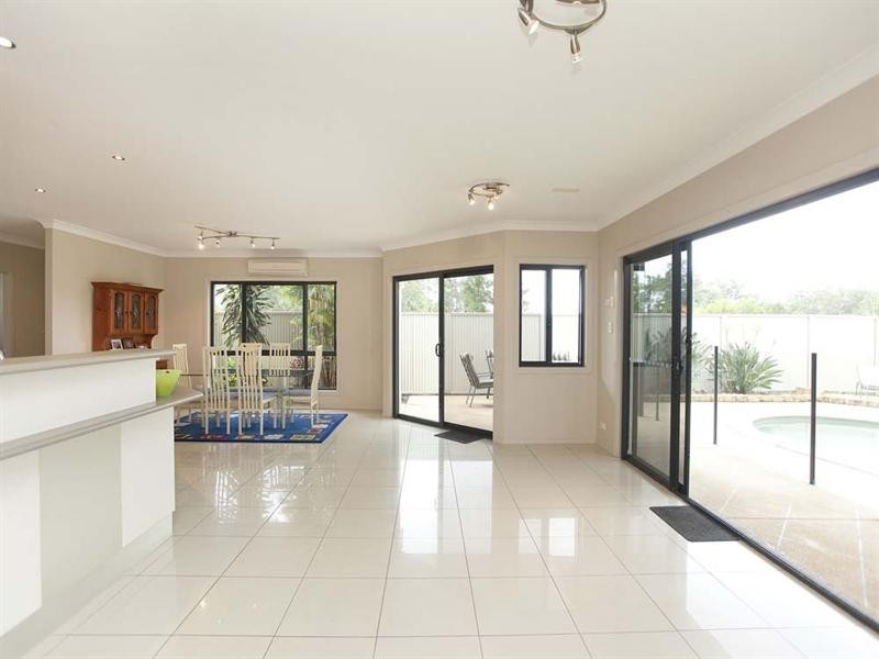 10 Holland Place, Carindale QLD 4152