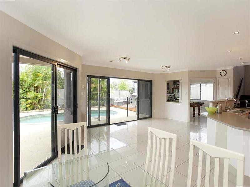 10 Holland Place, Carindale QLD 4152