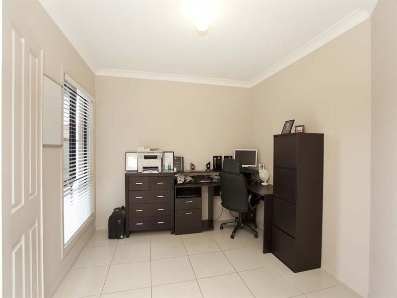 10 Holland Place, Carindale QLD 4152