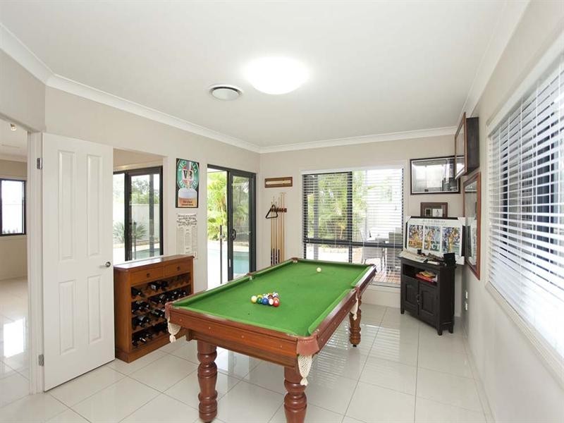 10 Holland Place, Carindale QLD 4152