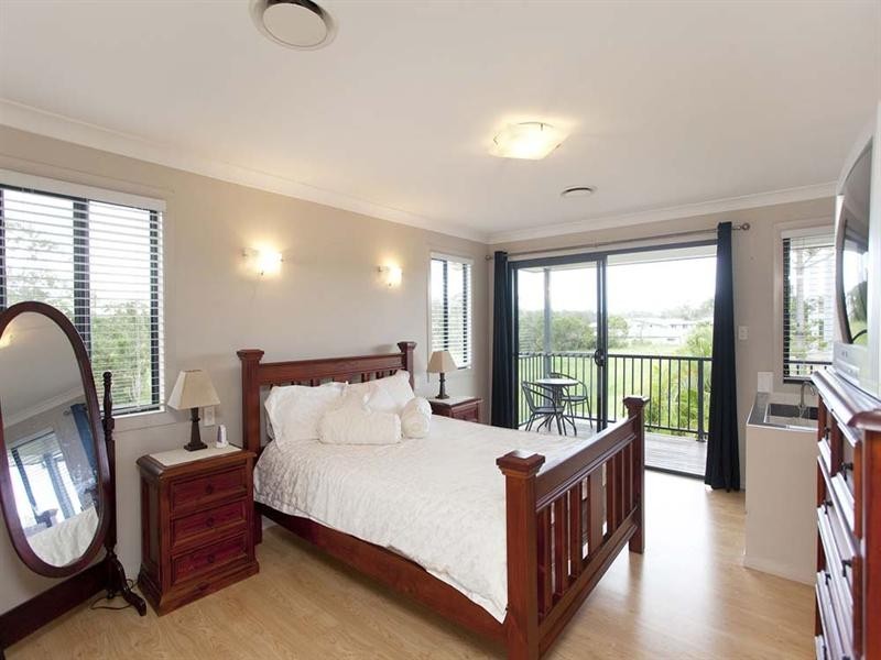 10 Holland Place, Carindale QLD 4152