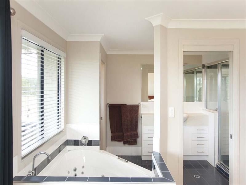 10 Holland Place, Carindale QLD 4152