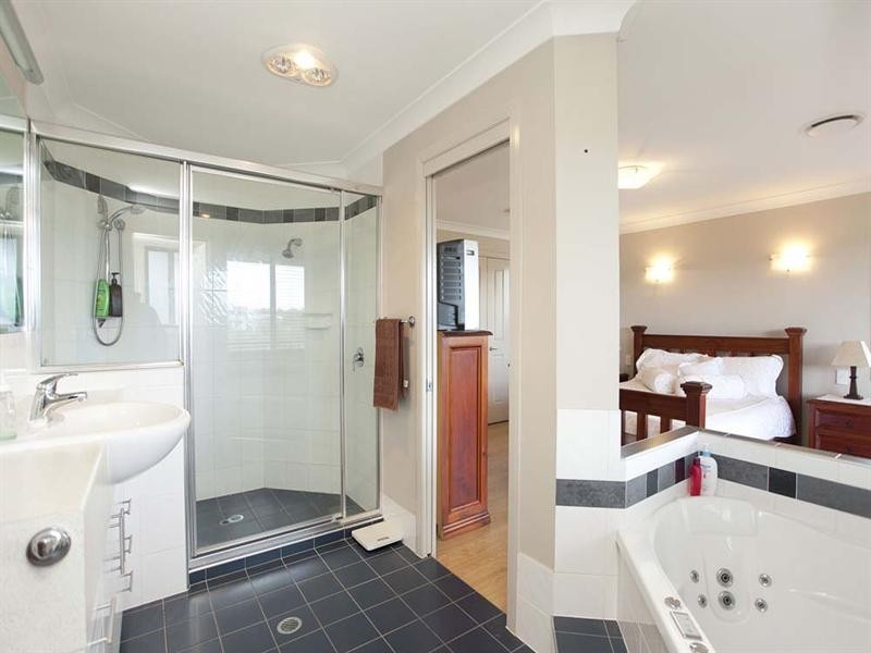 10 Holland Place, Carindale QLD 4152