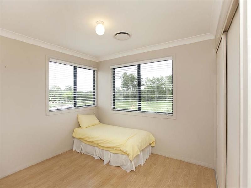 10 Holland Place, Carindale QLD 4152