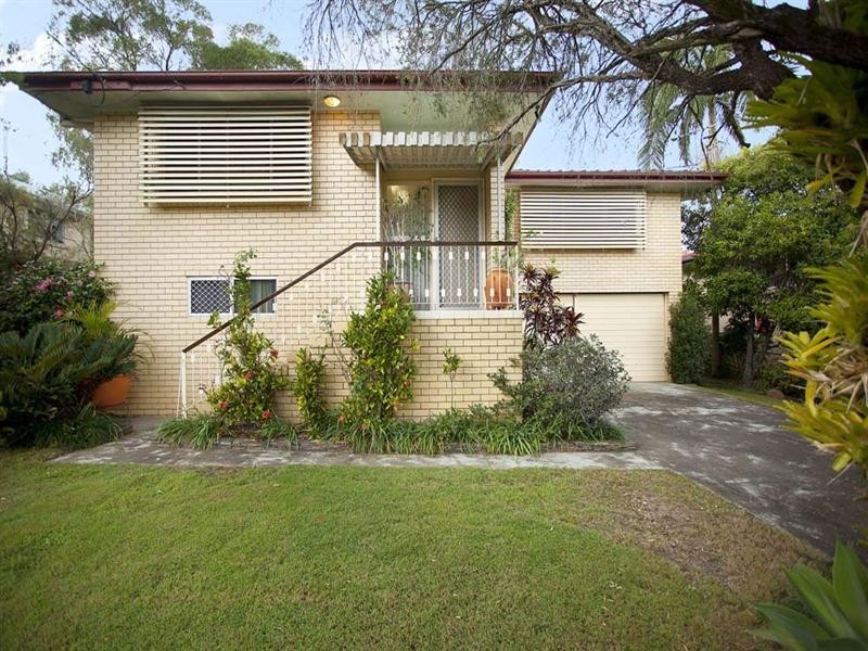 11 Nevern Street, Macgregor QLD 4109