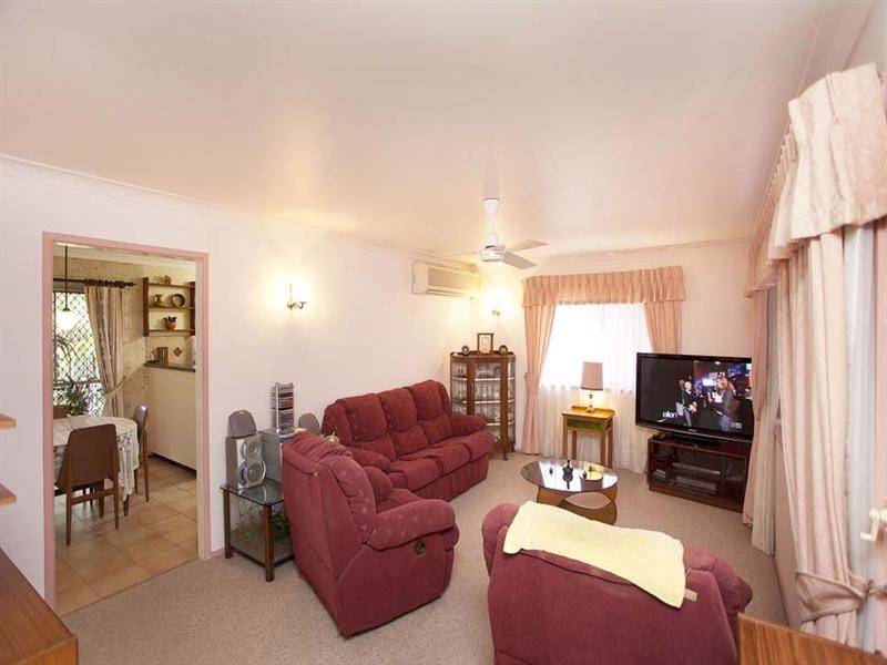 11 Nevern Street, Macgregor QLD 4109