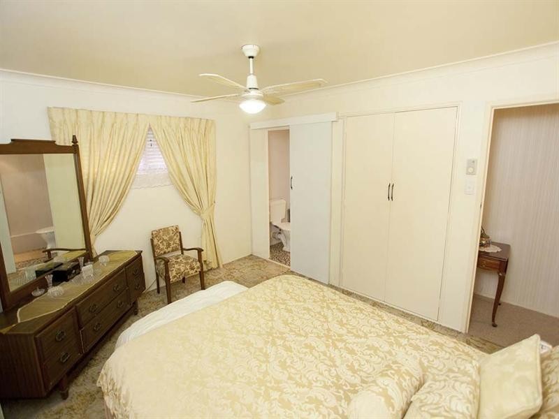 11 Nevern Street, Macgregor QLD 4109