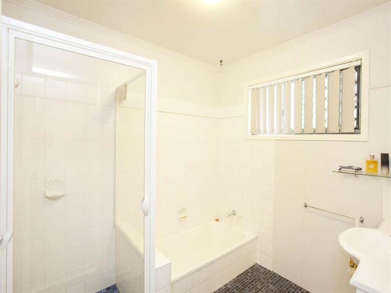 11 Nevern Street, Macgregor QLD 4109