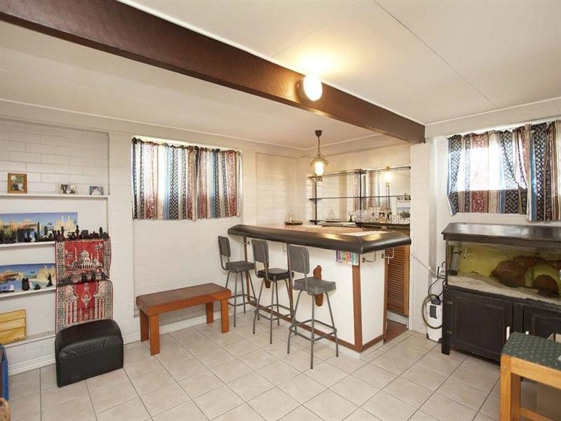 11 Nevern Street, Macgregor QLD 4109