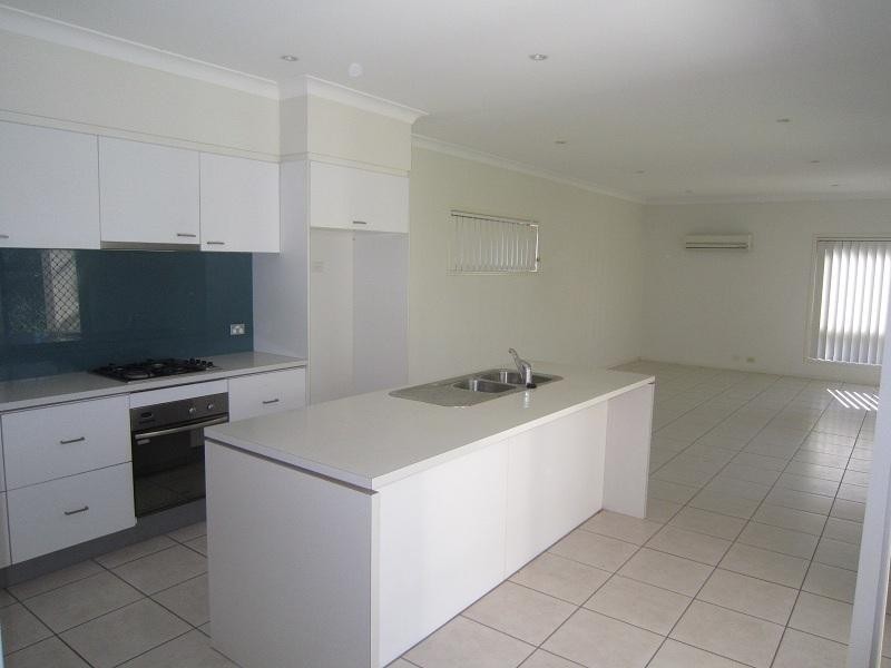 18 Yvonne Road, Eight Mile Plains QLD 4113