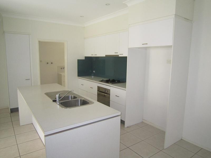 18 Yvonne Road, Eight Mile Plains QLD 4113