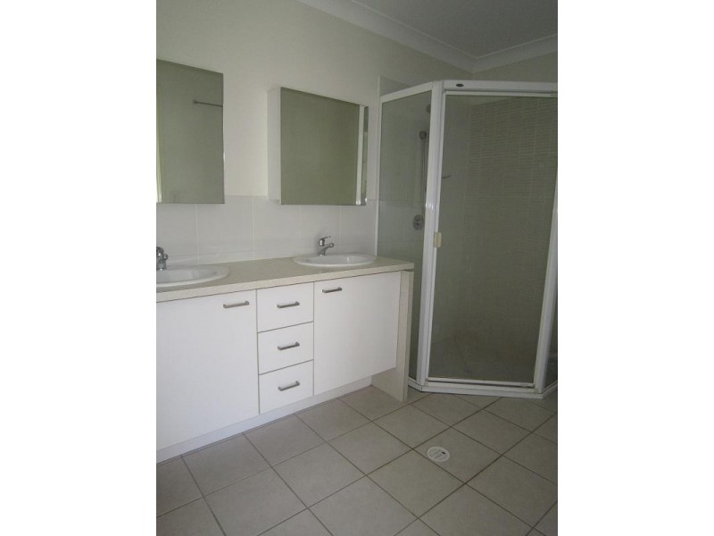 18 Yvonne Road, Eight Mile Plains QLD 4113