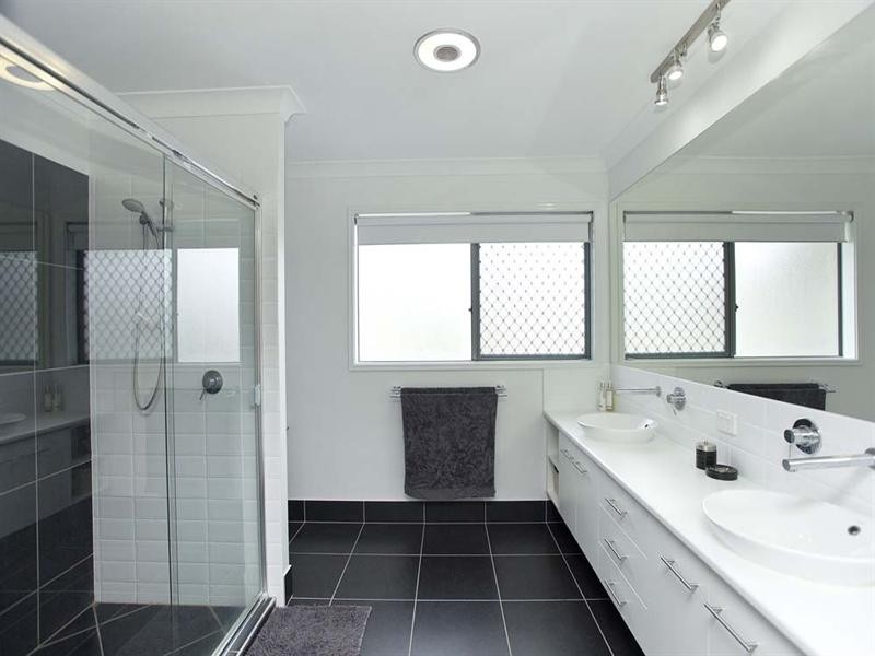 217 Ham Road, Wishart QLD 4122