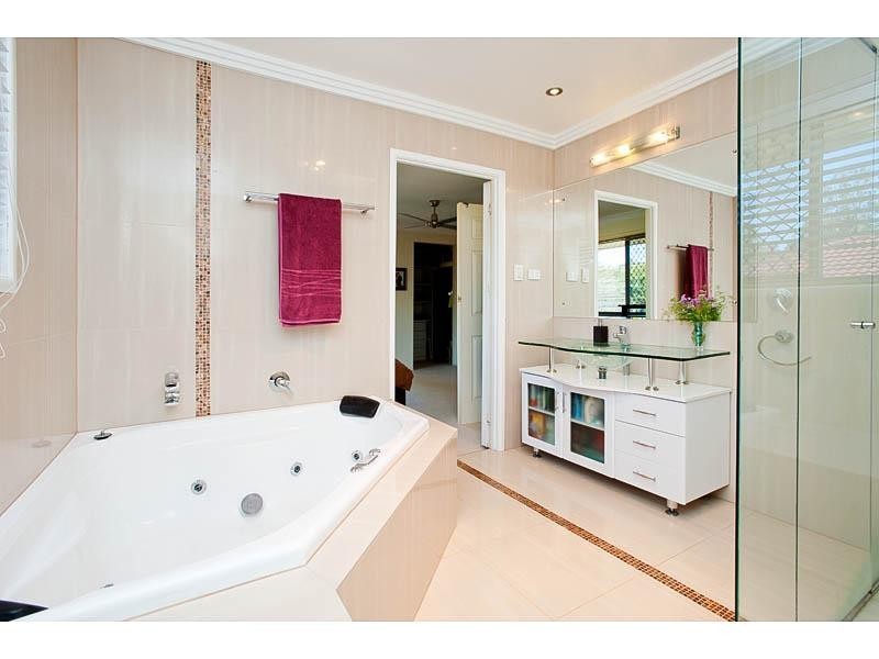 18 Fulton Street, Wishart QLD 4122