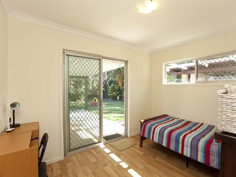 4 Sheraton Street, Macgregor QLD 4109