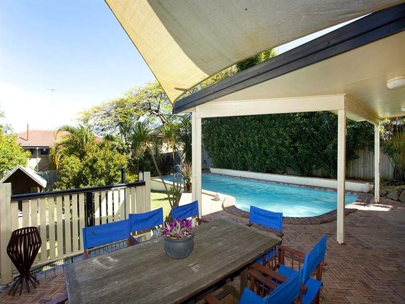 30 Menkira Street, Mansfield QLD 4122