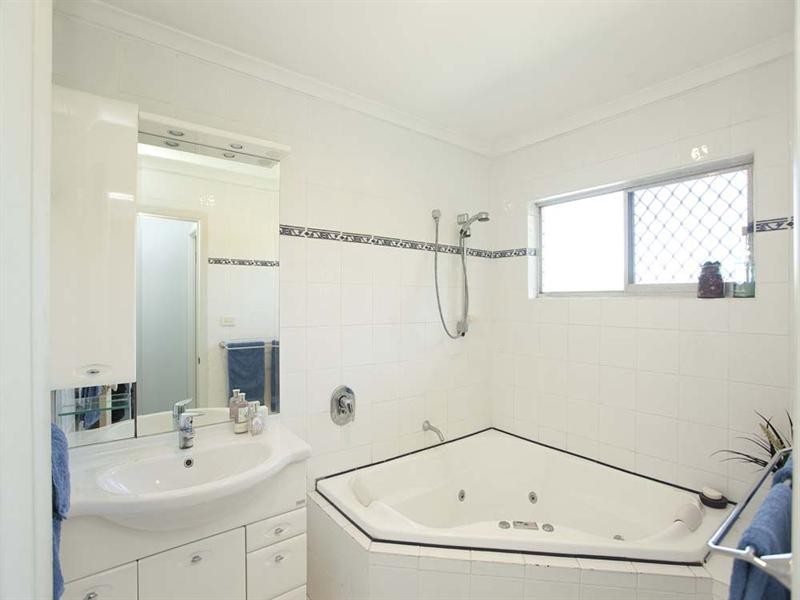 30 Menkira Street, Mansfield QLD 4122