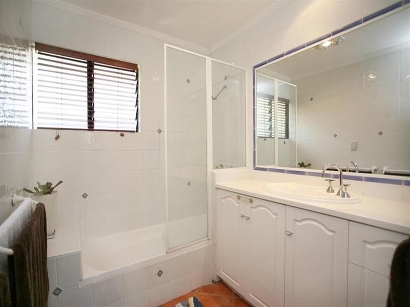 18 Amoria Street, Mansfield QLD 4122