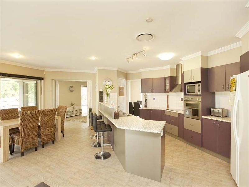 3 Bentley Court, Mansfield QLD 4122