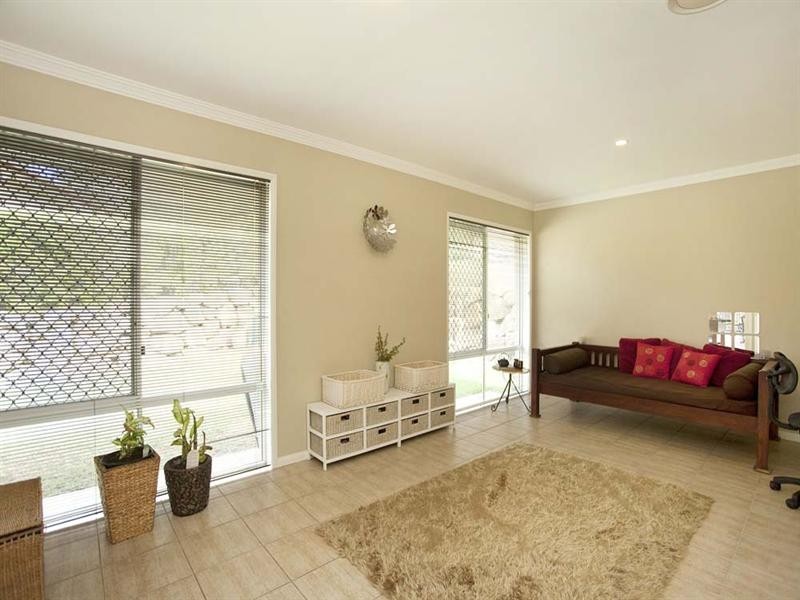 3 Bentley Court, Mansfield QLD 4122