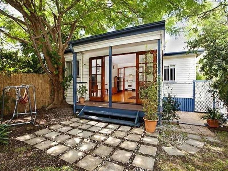 7 Gower Street, Holland Park West QLD 4121