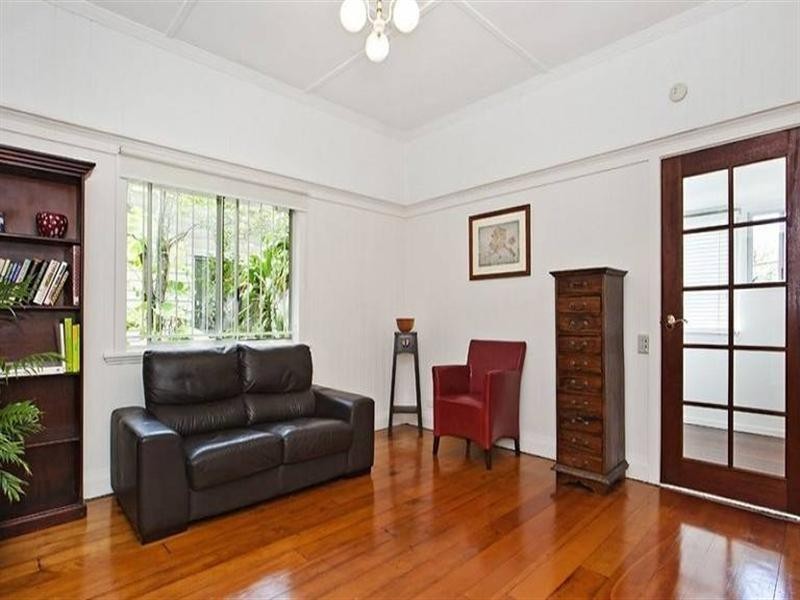 7 Gower Street, Holland Park West QLD 4121