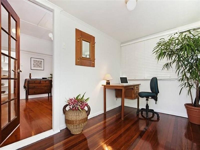 7 Gower Street, Holland Park West QLD 4121