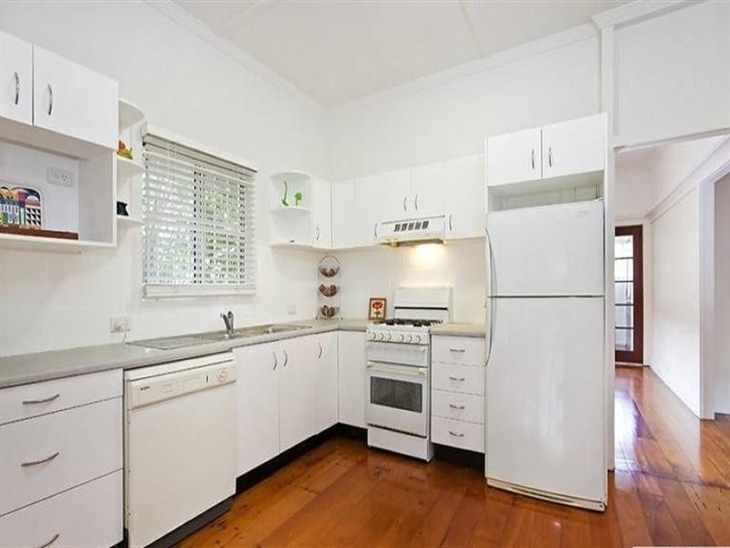 7 Gower Street, Holland Park West QLD 4121