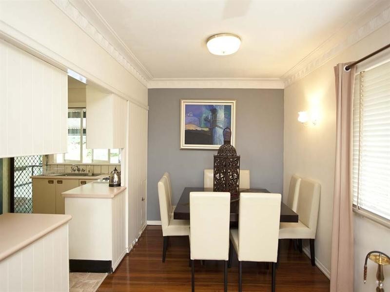 27 Curfew Street, Upper Mount Gravatt QLD 4122
