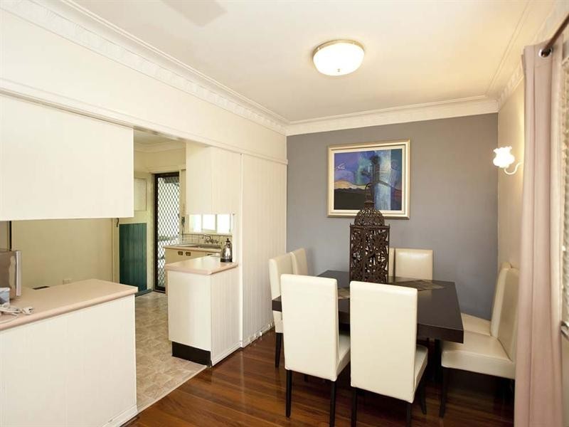 27 Curfew Street, Upper Mount Gravatt QLD 4122