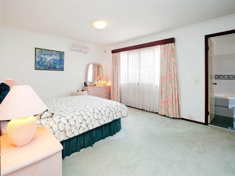 10 Dandelion Street, Eight Mile Plains QLD 4113