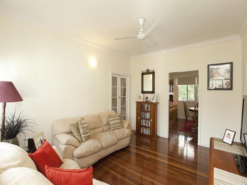 20 Iveagh Avenue, Holland Park West QLD 4121