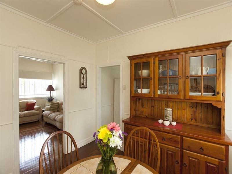 20 Iveagh Avenue, Holland Park West QLD 4121