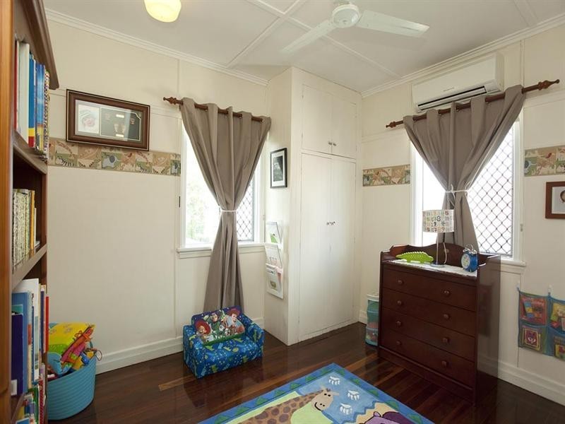 20 Iveagh Avenue, Holland Park West QLD 4121