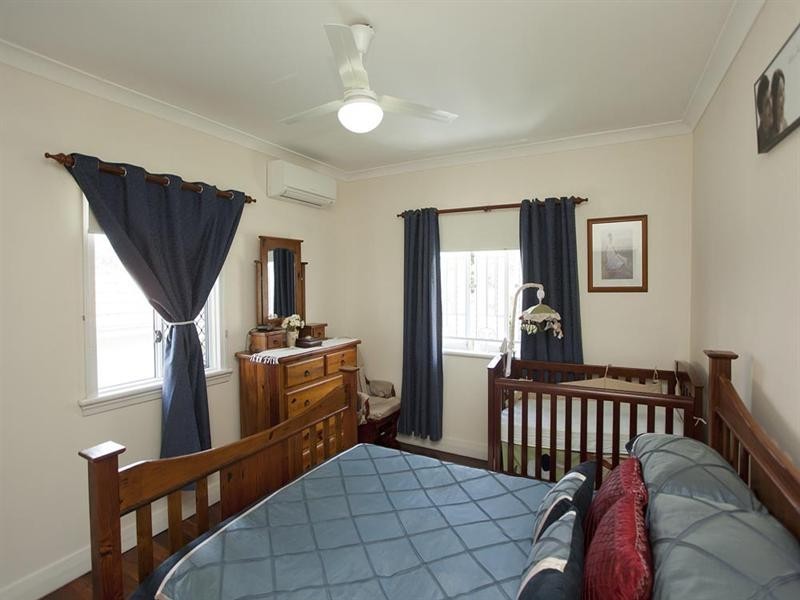 20 Iveagh Avenue, Holland Park West QLD 4121