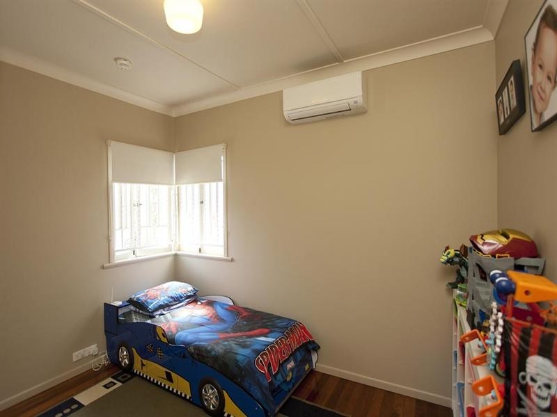 20 Iveagh Avenue, Holland Park West QLD 4121