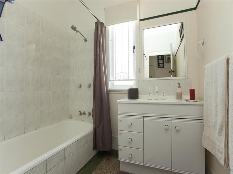 20 Iveagh Avenue, Holland Park West QLD 4121