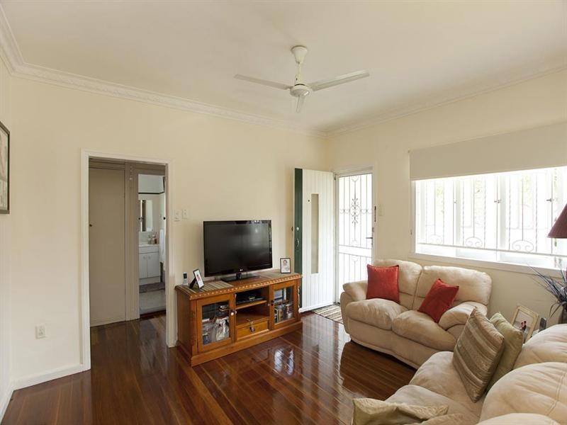 20 Iveagh Avenue, Holland Park West QLD 4121