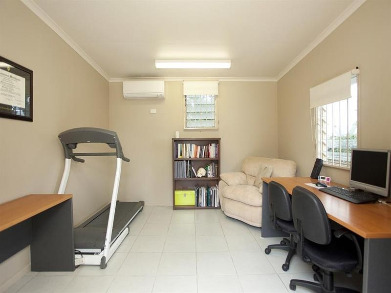 20 Iveagh Avenue, Holland Park West QLD 4121