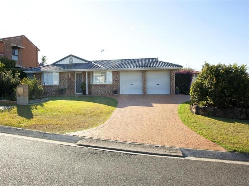 8 Mindona Street, Wishart QLD 4122