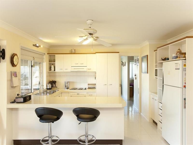 8 Mindona Street, Wishart QLD 4122