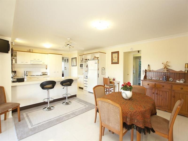 8 Mindona Street, Wishart QLD 4122