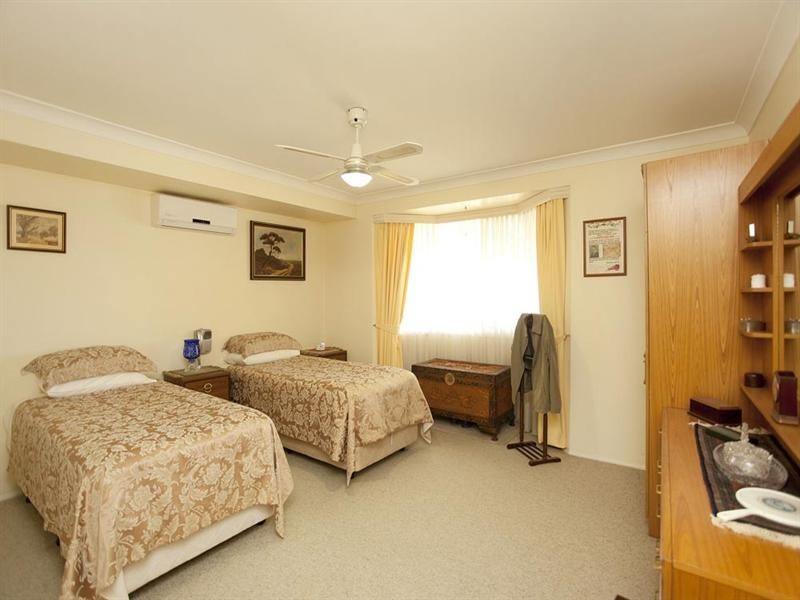 8 Mindona Street, Wishart QLD 4122