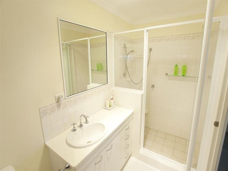 8 Mindona Street, Wishart QLD 4122