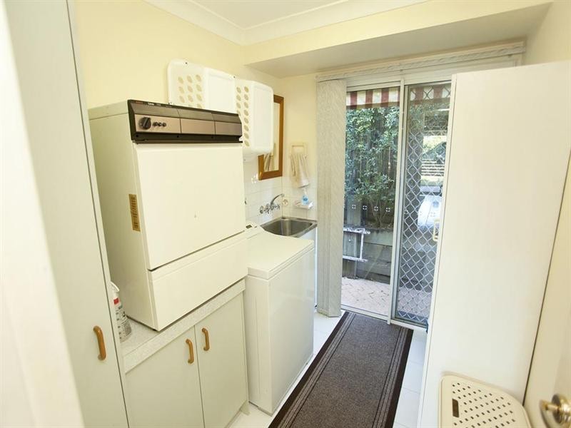 8 Mindona Street, Wishart QLD 4122