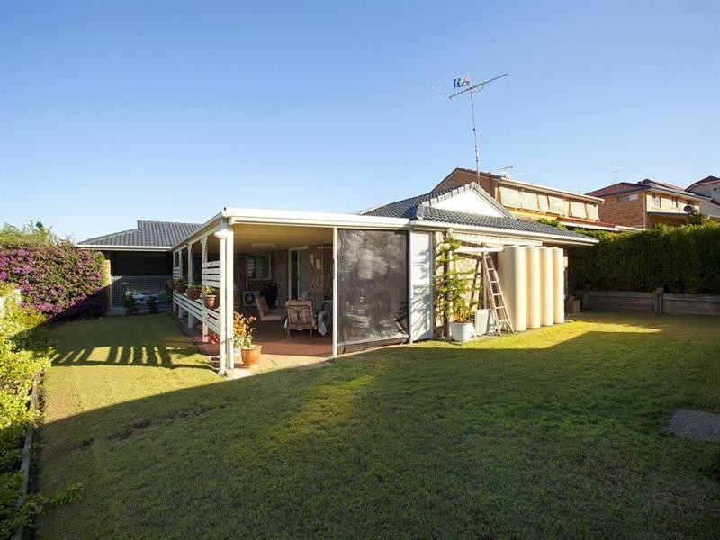 8 Mindona Street, Wishart QLD 4122