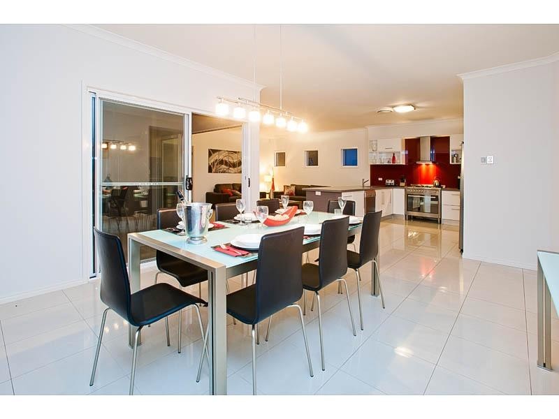 6 Azzure Street, Eight Mile Plains QLD 4113